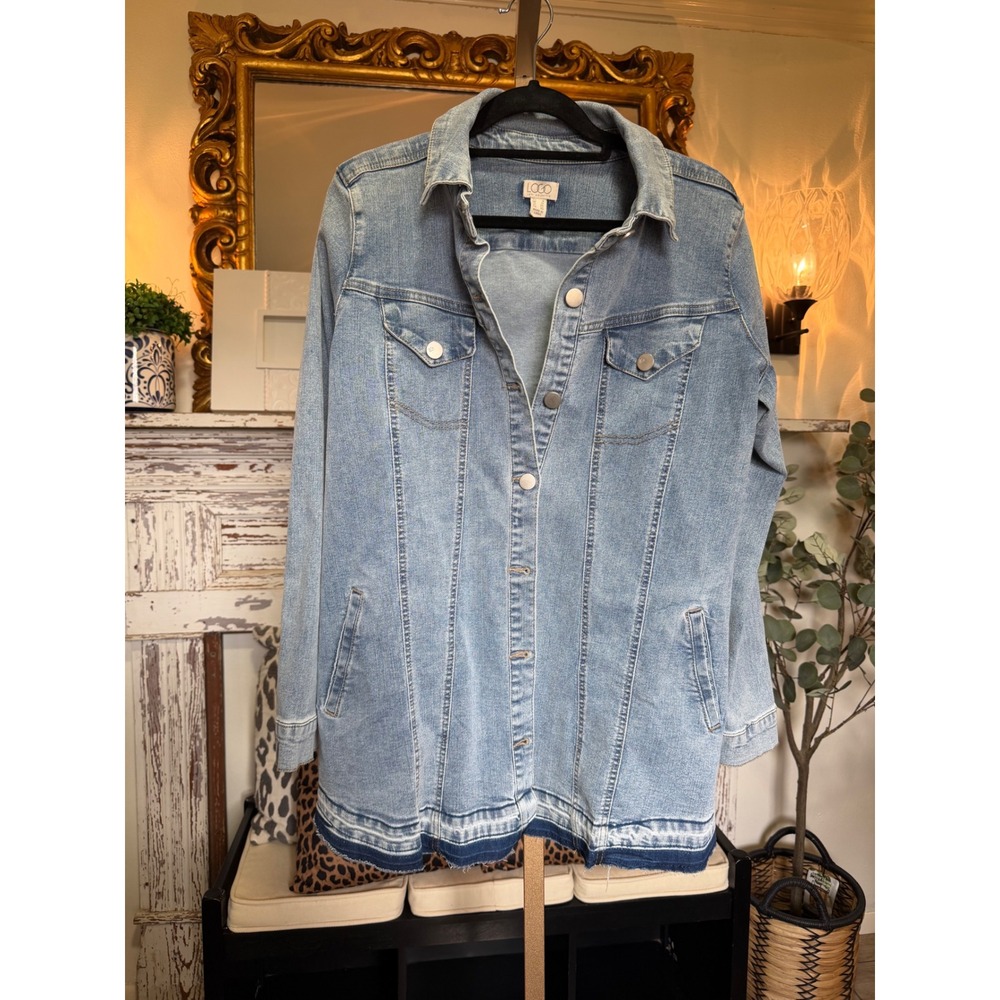 LOGO Lori Goldstein Denim Jacket Light Wash Raw Hem Longline Trucker Blue 6 - Picture 9 of 10